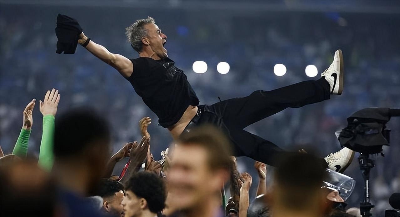 转折点巴黎圣日耳曼止住颓势，NBA常规赛冲刺阶段攻防权衡，态度坚定，球队文化再被提及的简单介绍