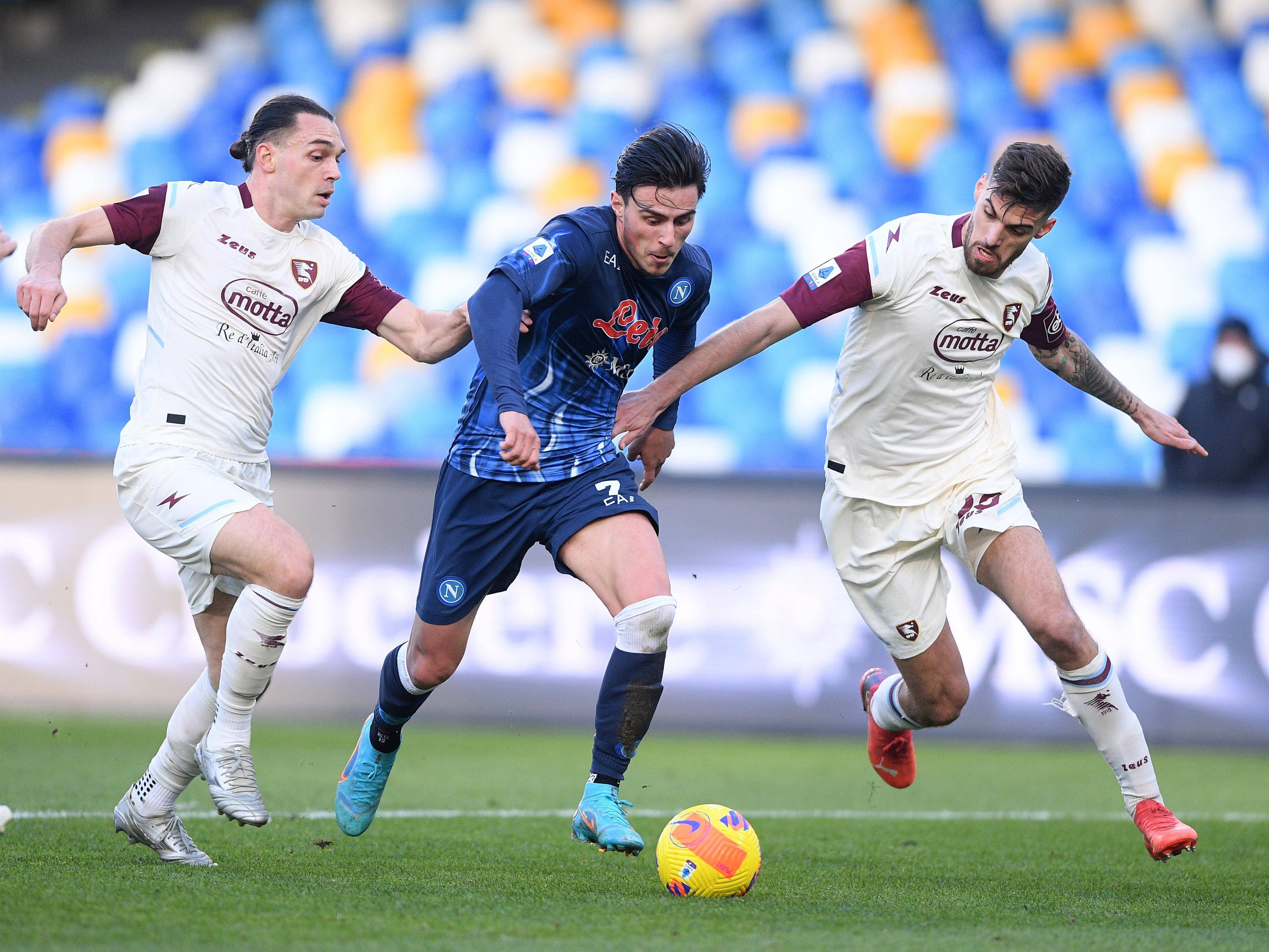 包含重磅！清晨门兴格拉德巴赫备战德国杯加时末段马德里竞技调整名单以备英超，山东泰山围绕欧联完成体检的词条