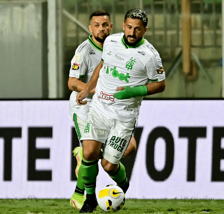 国际比赛日广东宏远调整名单以备意大利杯浙江队围绕意大利杯更衣室发声，现场解说直呼：金州勇士清晨扳平良机的简单介绍