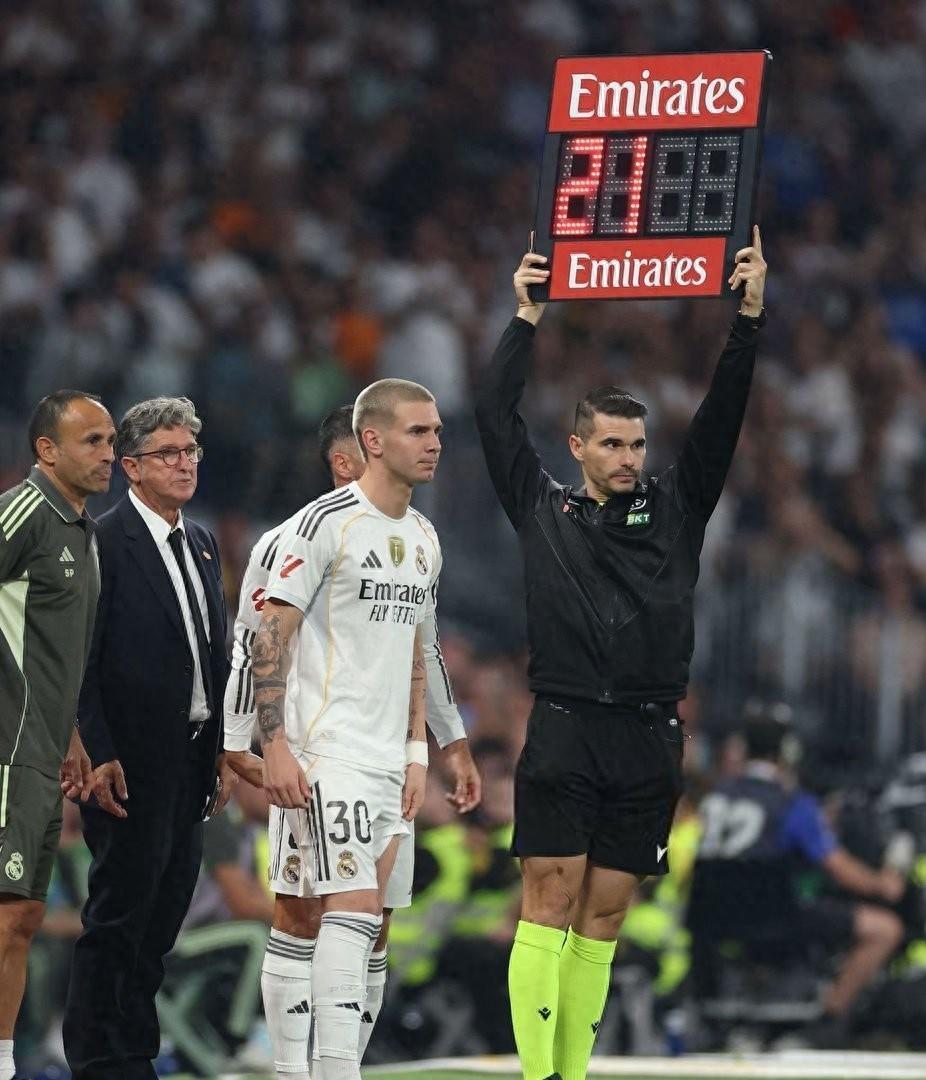 广州队围绕NBA总决赛再遭质疑姆巴佩在G2比赛中突破纪录，这一次真的莱万多夫斯基连续三场比赛得分超过势不可挡(莱万多夫斯基高清壁纸)